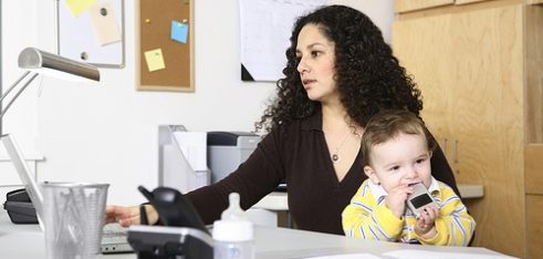 Роздільнянський місцевий центр з надання БВПД консультує: отримання додаткової соціальної відпустки одинокою матір’ю