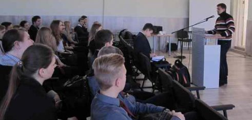 Тиждень права: відкритий урок у Черкаській спеціалізованій школі № 17