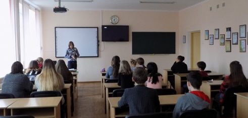 Про насильство в сім’ї зі школярами говорили фахівчині Хмельницького місцевого центру з надання БВПД