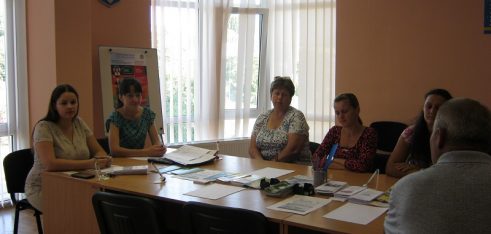 Про ризики працевлаштування за кордоном та характерні ознаки торгівлі людьми говорили на семінарі у селищі Захарівка