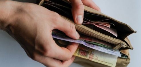 Адвокат допоміг багатодітній матері відновити соціальні виплати