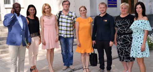 У колі друзів – фахівці Першого дніпропетровського центру з надання БВПД відзначили два роки роботи