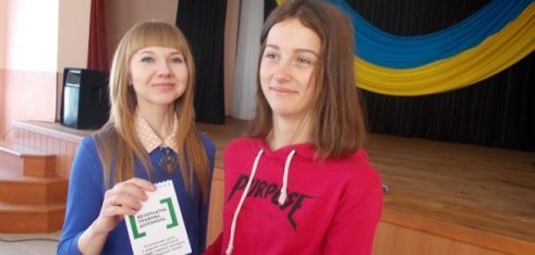 Фахівчині системи БПД навчали школярів як правильно поводитись з представниками поліції