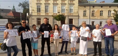 У Львові пройшла акція “Розкажи своїй дитині” до Міжнародного дня жертв насильницьких зникнень