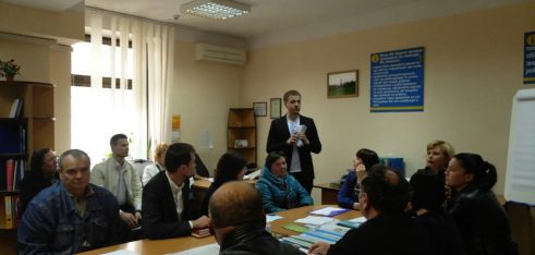 Фахівці Четвертого київського місцевого центру спільно з працівниками Правобережного об’єднаного управління Пенcійного фонду України м. Києва та Голосіївської служби зайнятості провели для безробітних семінар з теми: «Легальна зайнятість»