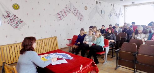 У рамках проекту « Я МАЮ ПРАВО!» інформували працівників Шосткинського міського територіального центру