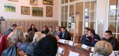 Круглий стіл на тему “Соціальна взаємодія установ, організацій міста та Калуського міського центру з надання безоплатної вторинної правової допомоги, щодо роботи з учасниками АТО та внутрішньо переміщеними особами”