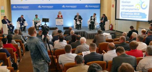 Керівництво Регіонального центру взяло участь у дебатах «Навіщо громадам об’єднуватись?»