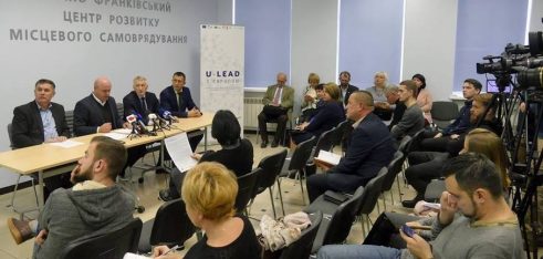 Керівництво Регіонального центру взяло участь у підсумкові прес-конференції щодо впровадження реформ децентралізації на Прикарпатті