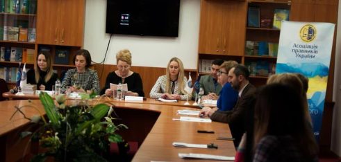 На Прикарпатті обговорювали питання корпоративного права та роботи з електронними сервісами Міністерства юстиції України