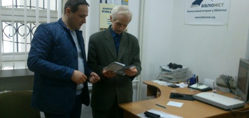 Прийом громадян в приміщенні управління соціального захисту населення Долинської райдержадміністрації