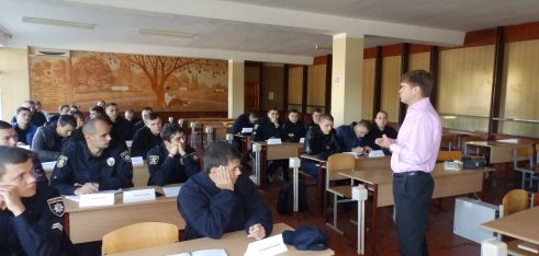 Заняття з патрульними поліцейськими Херсона, Миколаєва та Запоріжжя відповідно до програми підвищення кваліфікації