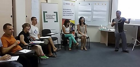 У Херсоні людей з обмеженими можливостями та переселенців орієнтують на самозайнятість