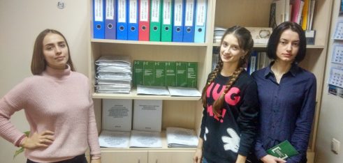 Учітесь, читайте, І чужому научайтесь, Й свого не цурайтесь…