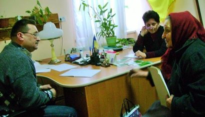 Мобільний пункт консультування розпочав свою роботу у Радивилівському терцентрі