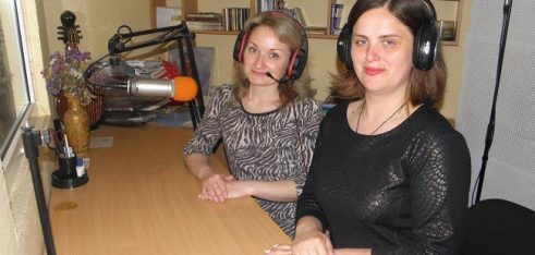 Про правові гарантії працюючих жінок говорили фахівці Сарненського МЦ на  хвилі 106.6 FM