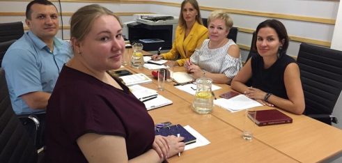 Стан реалізації проекту «Програма відновлення для неповнолітніх, які є підозрюваними у вчиненні злочину» обговорили в Одесі