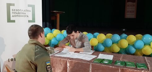 З військовослужбовцями смт Красносілка говорили про права захисників