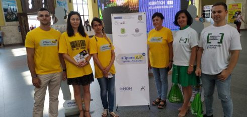 Не потрапити у пастку: працівники БПД розповіли, як розпізнати торгівлю людьми та куди звертатися