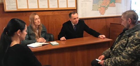 У Гвардійському та Малиничах консультували громадян