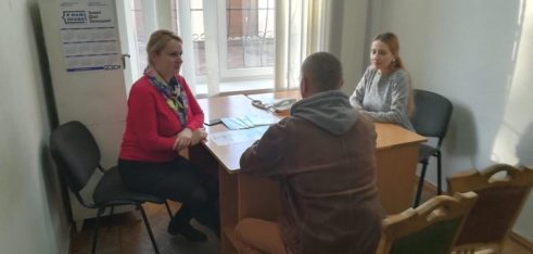 Хмельницький: у філії Центру пробації засудженим надавали консультації