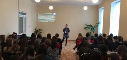 Чернівецьким студентам розповіли про шлюб