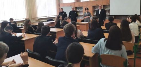 Працівники системи БВПД у Київській області спільно з працівниками поліції розповіли учням про їх права та обов’язки