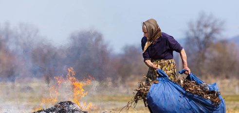 Юристи Охтирського місцевого центру з надання БВПД інформують про відповідальність за спалювання сухої рослинності