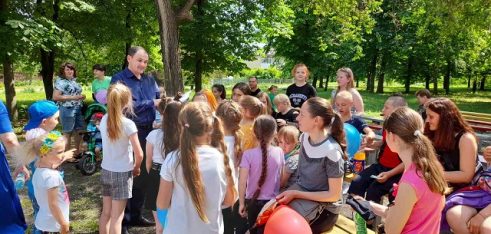 У Міжнародний день захисту дітей  і про права дітей розповідали, і малечу розважали