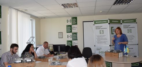 Представники Норвежської ради у справах біженців в Україні передали ноутбуки для юристів системи БПД Тернопільщини