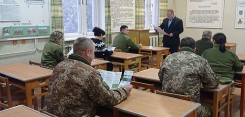 Зустріч з військослужбовцями з питань земельного права