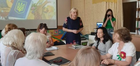 Правопросвітництво, українські пісні та бібліотечні чаювання  з нагоди відзначення Дня Конституції України