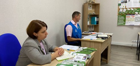 Психологічний тренінг для працівників регіонального центру та правопросвітницька зустріч з переселенцями – як працює нове партнерство на Хмельниччині