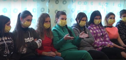 У Подільському соцгуртожитку дітям-сиротам розповіли, як отримати житло та зберегти вже належне їм на праві власності