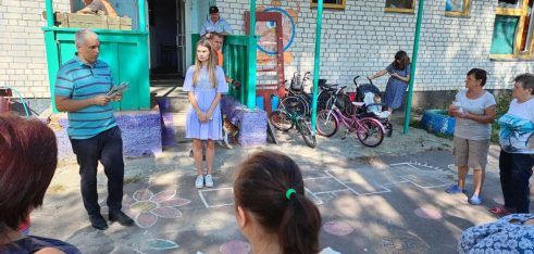 Мешканцям села Ягідне Количівського старостинського округу Іванівської об’єднаної територіальної громади розповіли про особливості регулювання земельних відносин в умовах воєнного стану.