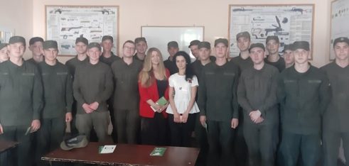 Про безпечне донорство крові говорили з військовослужбовцями Прикарпаття