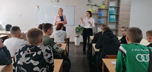 Фахівці системи БПД Тернопільщини провели тренінг для студентів професійного училища