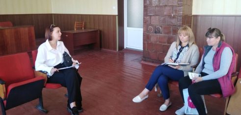 На Хмельниччині юристи та представники благодійного фонду разом допомагають переселенцям