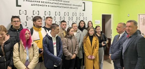 Майбутні правозахисники знайомилися з роботою центрів з надання БВПД в Ужгороді