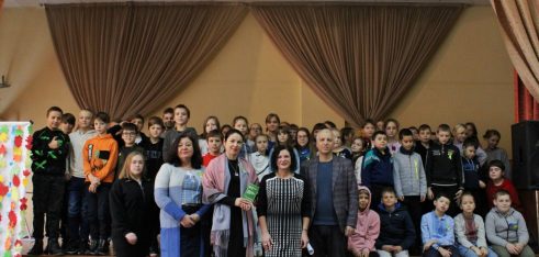 З нагоди свята Дня Гідності та Свободи в Чернігові провели захід для учнів спеціалізованої загальноосвітньої  школи