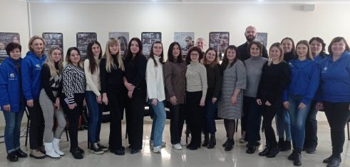 В Івано-Франківську розглядали налагодження механізму перенаправлення для вразливих ВПО та осіб, постраждалих від торгівлі людьми, експлуатації, гендерно-зумовленого насильства