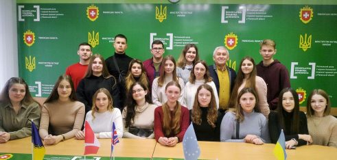 Василь Овдіюк розповів студентам про волонтерство та нагородив почесною грамотою волонтерку БПД Ліану Диновську