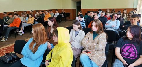 Ліцеїстам у Чернівцях розповіли як захистити свої права під час війни