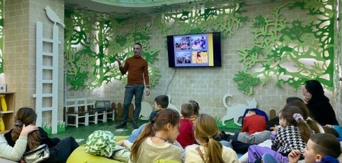 Столичним учням розповіли про правові аспекти волонтерської діяльності