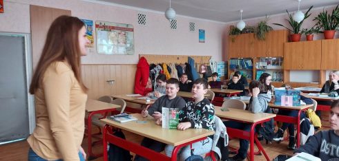 Працівники системи БПД Київщини розповіли школярам як захистити себе від кібербулінгу