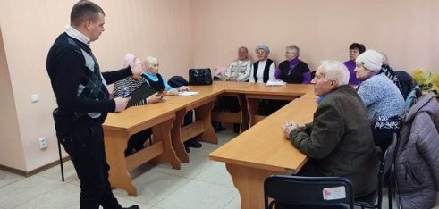 В Опішні відвідувачам центру соціальних послуг розповіли про особливості оформлення постійного догляду за особами, які його потребують