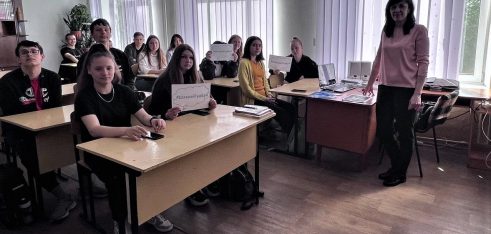 Як убезпечити себе від шахраїв розповідали учням Золотоніської спеціалізованої школи № 1 з поглибленим вивченням економіки та правознавства