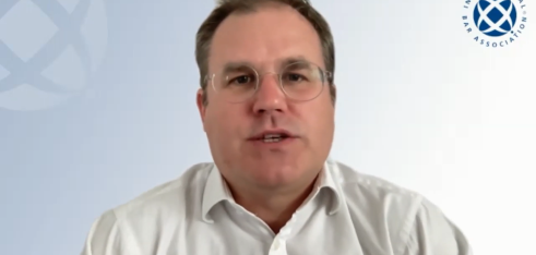 Статус військовополонених у міжнародному збройному конфлікті — опубліковано чергову лекцію для адвокатів